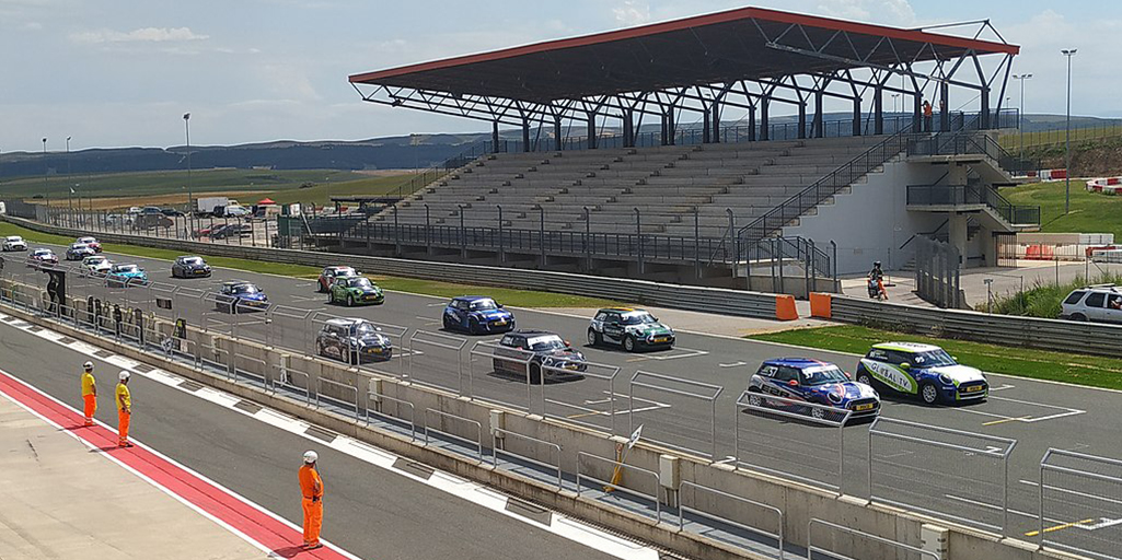 car start at the circuit of navarra